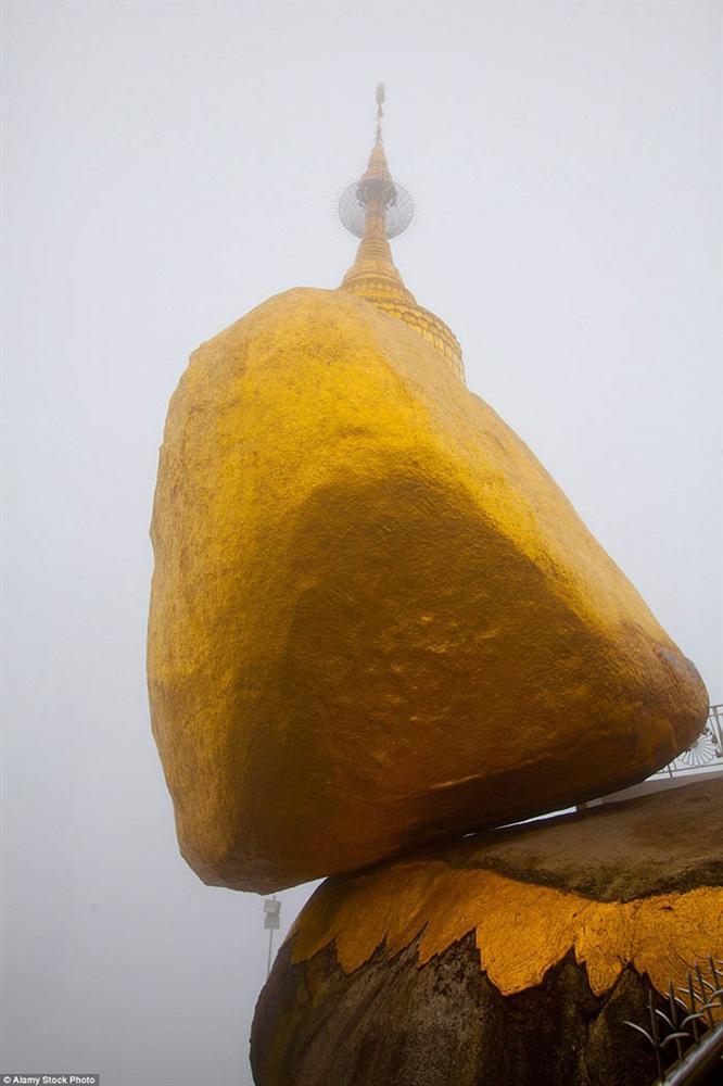 Hòn đá thiêng bằng vàng ở Myanmar và bí mật ẩn chứa bên trong-11