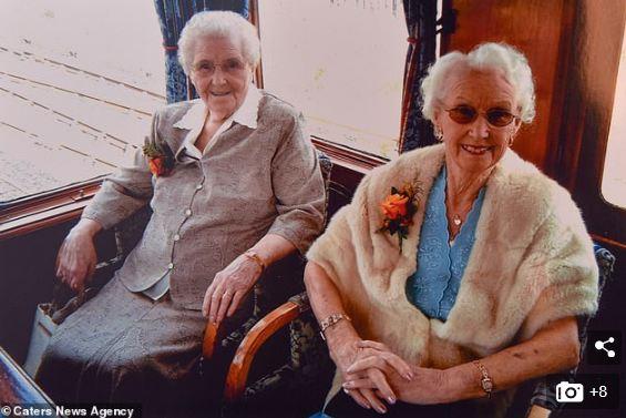 Cặp đôi song sinh 102 tuổi chia sẻ bí quyết sống trường thọ-2