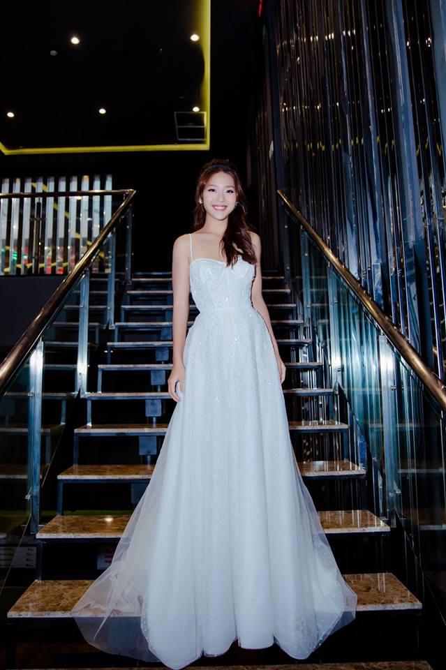 Từ ngày nhan sắc được can thiệp, Huyền Baby chăm chỉ hở bạo hơn hẳn-7