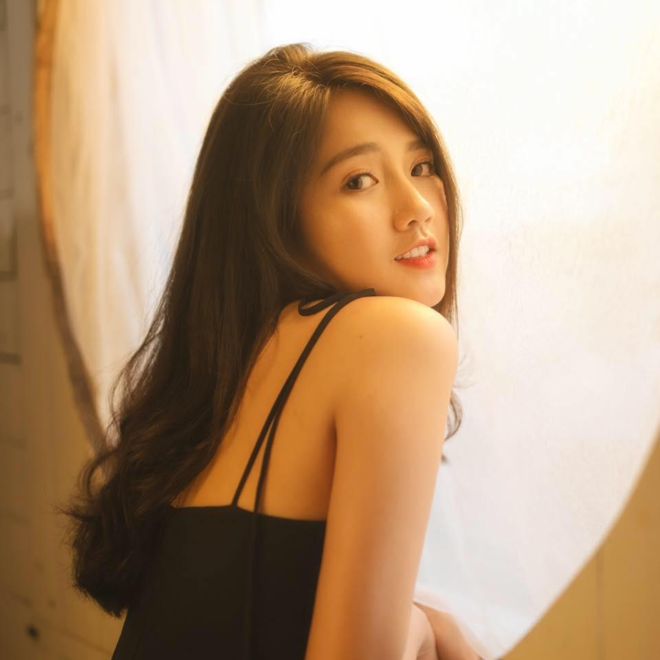 Từ ngày nhan sắc được can thiệp, Huyền Baby chăm chỉ hở bạo hơn hẳn-11