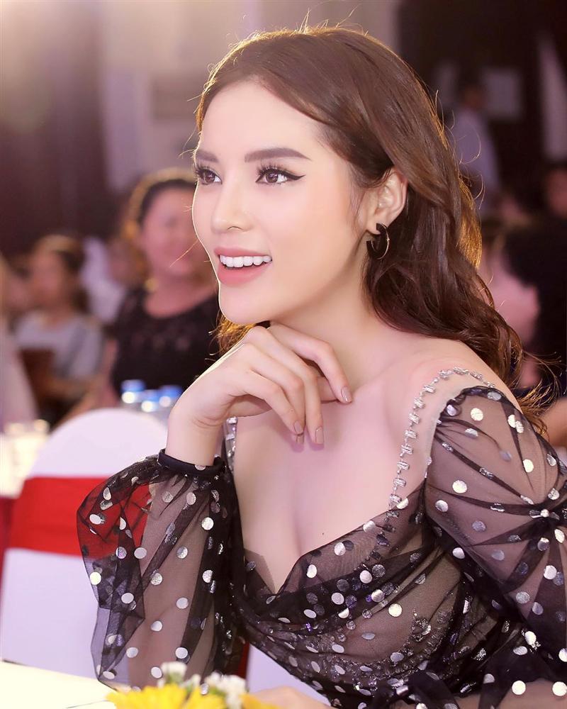 Angela Phương Trinh lần đầu mắc lỗi họa mặt - Bích Phương làm bà đồng xuất sắc nhờ layout khó nhằn-6