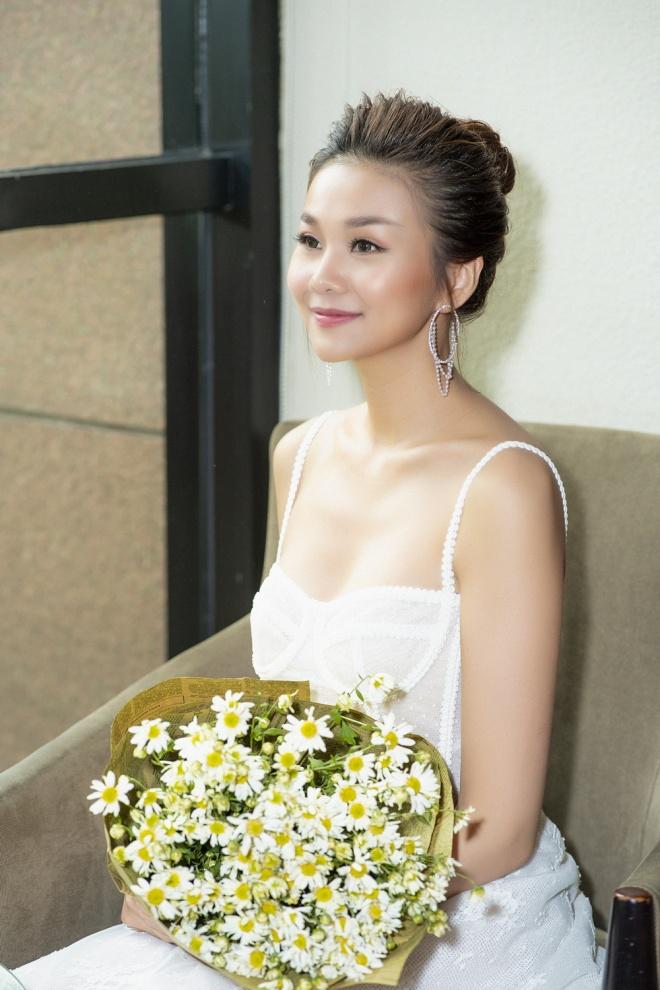 Angela Phương Trinh lần đầu mắc lỗi họa mặt - Bích Phương làm bà đồng xuất sắc nhờ layout khó nhằn-7