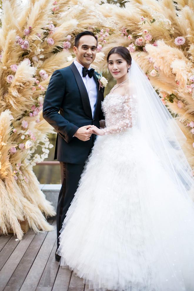 Tổ chức đám cưới lần 2 xa hoa không kém lần 1, cặp con nhà giàu đình đám Malaysia khiến người xem choáng váng-6