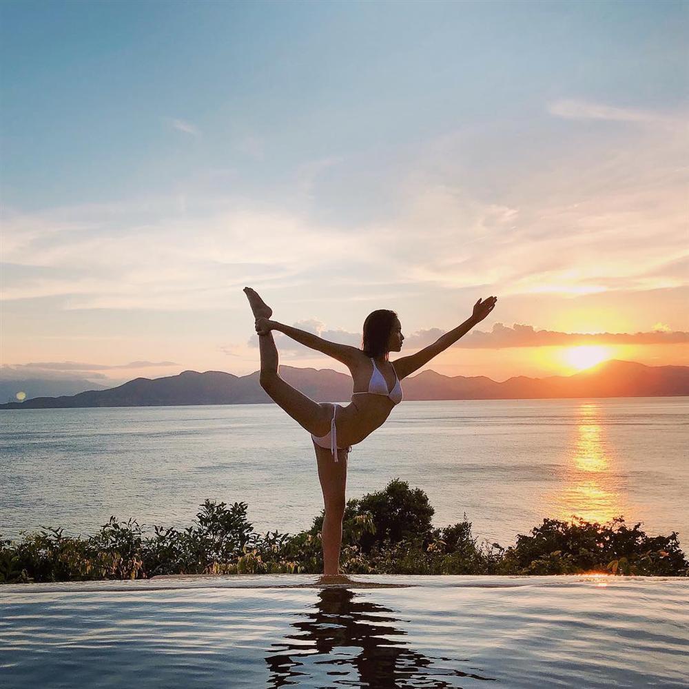 Nhã Phương khoe khoảnh khắc mẹ bỉm sữa tinh nghịch và trẻ trung bên Trường Giang-8