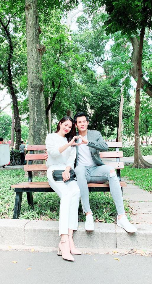 Nhã Phương khoe khoảnh khắc mẹ bỉm sữa tinh nghịch và trẻ trung bên Trường Giang-5