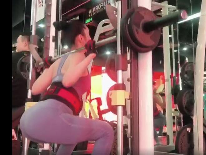 Hoa hậu Du lịch thế giới 2018 Huỳnh Vy ngồi xổm, ăn ức gà để có vòng ba 1 mét-4