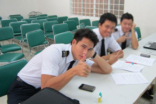 Cuộc sống của những sao Việt từ bỏ nghệ thuật để đi làm phi công hiện ra sao?-3