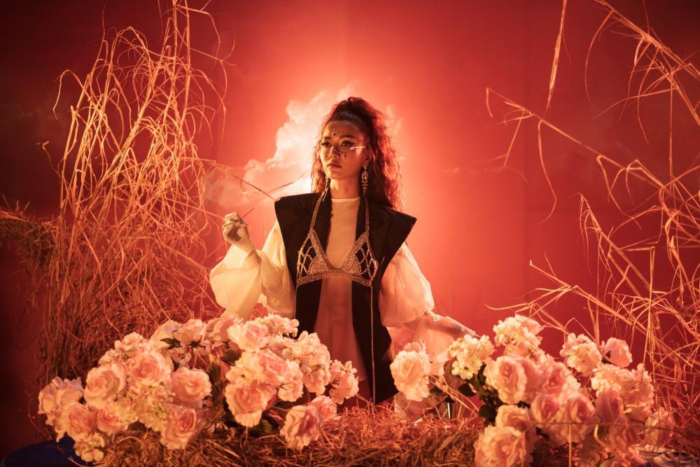 Mặc MV bị tranh cãi về tôn giáo, album của Bích Phương vẫn chễm chệ ngôi vương BXH iTunes Việt Nam-3