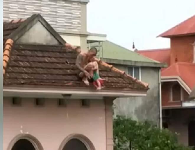Xách con trai hơn 1 tuổi lên nóc nhà rồi ném xuống đất, người bố khai gì?-2