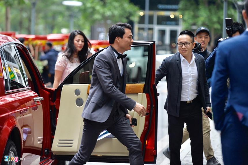 Bạn trai doanh nhân lịch lãm trong lễ ăn hỏi với Á hậu Thanh Tú-3