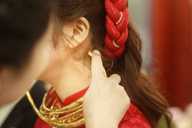 Xuýt xoa với hình ảnh vàng đeo trĩu cổ của cô dâu trong đám cưới khủng ở Cao Bằng-8