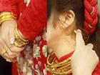 Xuýt xoa với hình ảnh vàng đeo trĩu cổ của cô dâu trong đám cưới khủng ở Cao Bằng