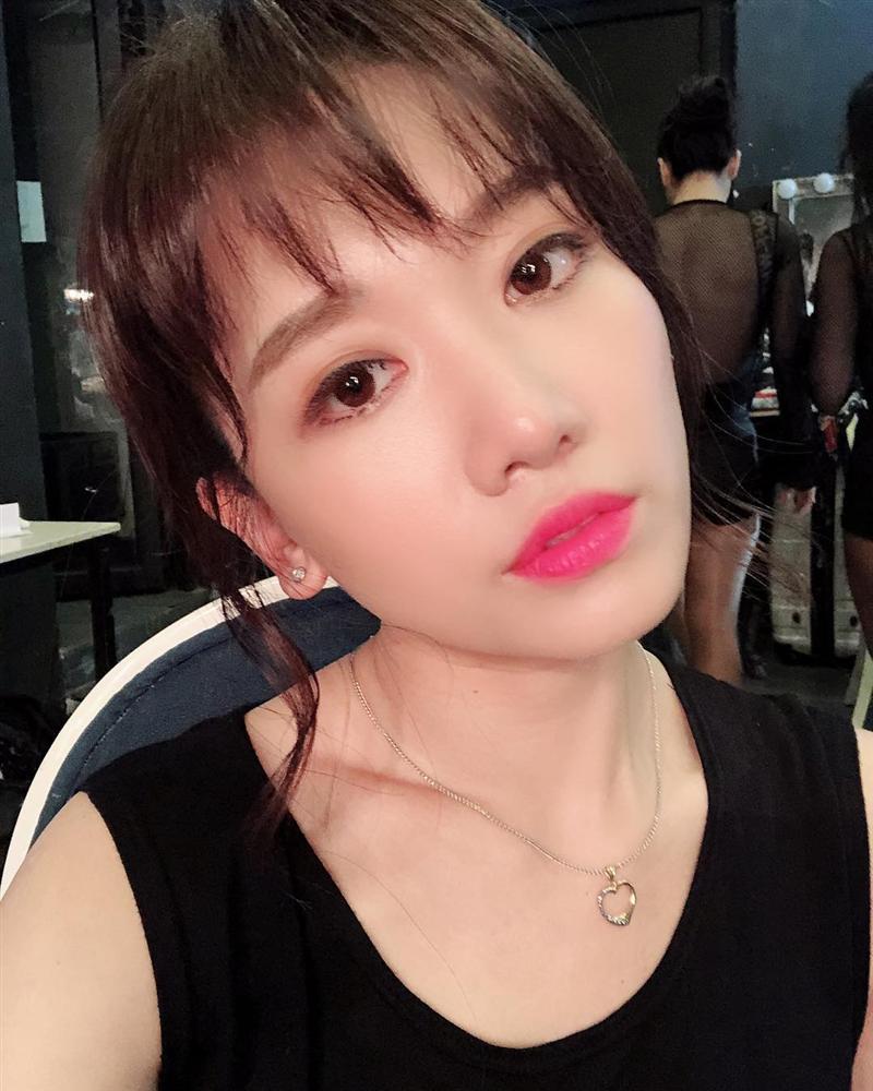 Mẹ 2 con Elly Trần vẫn dư sức đốt mắt người nhìn với khoảnh khắc khoe thân cực dạn dĩ-5