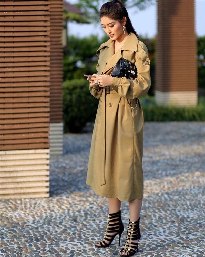 Mẹ 2 con Elly Trần vẫn dư sức đốt mắt người nhìn với khoảnh khắc khoe thân cực dạn dĩ-6