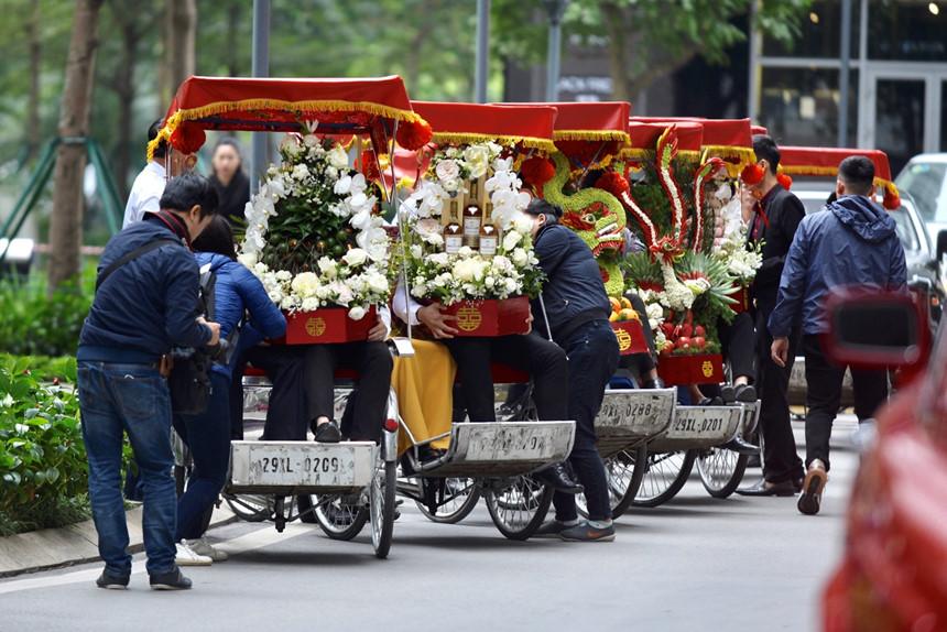 Hôn phu của Á hậu Ngô Thanh Thanh Tú: Đại gia giàu lừng lẫy xuất thân từ chàng trai bán kem dạo-1