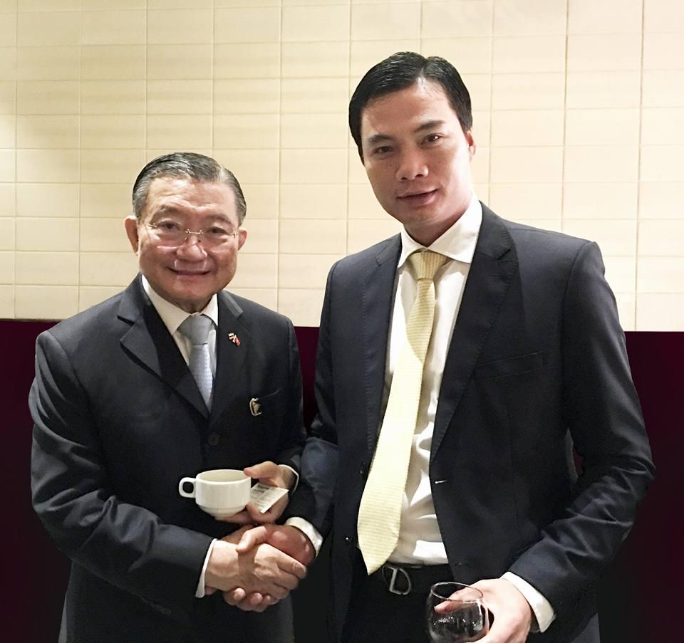 Hôn phu của Á hậu Ngô Thanh Thanh Tú: Đại gia giàu lừng lẫy xuất thân từ chàng trai bán kem dạo-16