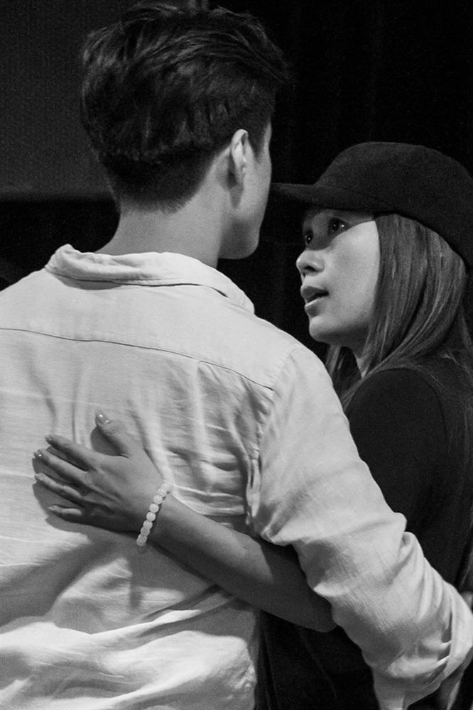 Mỹ Tâm - Hà Anh Tuấn ôm nhau tình tứ trong hậu trường: Fan đẩy thuyền đi thôi, còn chờ gì nữa!-4