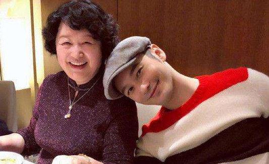 Mặc kệ tin đồn ly hôn ông chồng tài tử, Angela Baby vẫn đăng ảnh hạnh phúc bên tiểu thiếu gia nhà họ Huỳnh-4