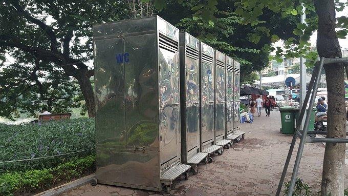 Phá cửa nhà vệ sinh công cộng, nhân viên chứng kiến cảnh đáng sợ-2