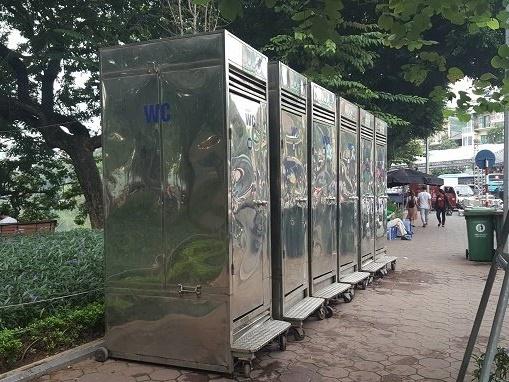 Tại sao không được sử dụng nhà vệ sinh khi máy bay cất và hạ cánh?-3