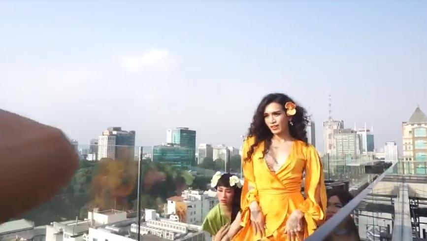 BB Trần khiến fan cười ngất vì hậu trường Như lời đồn còn lầy lội hơn cả parody chính thức-6