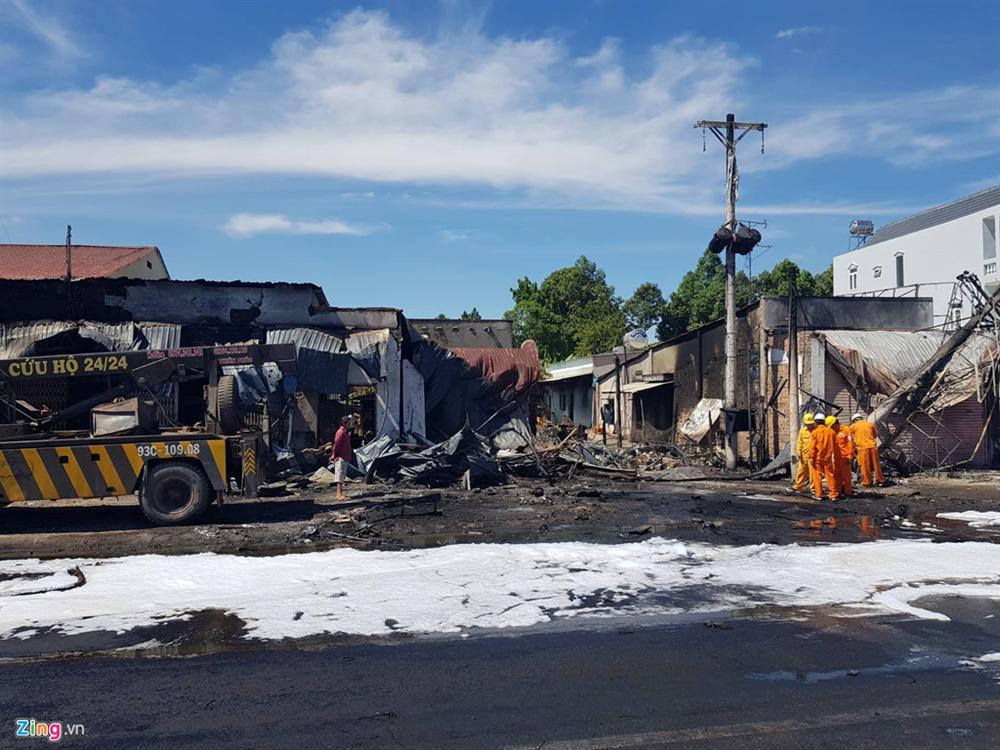 Lật xe bồn chở xăng khiến 6 người tử nạn: Thần chết đến trong giấc ngủ-2