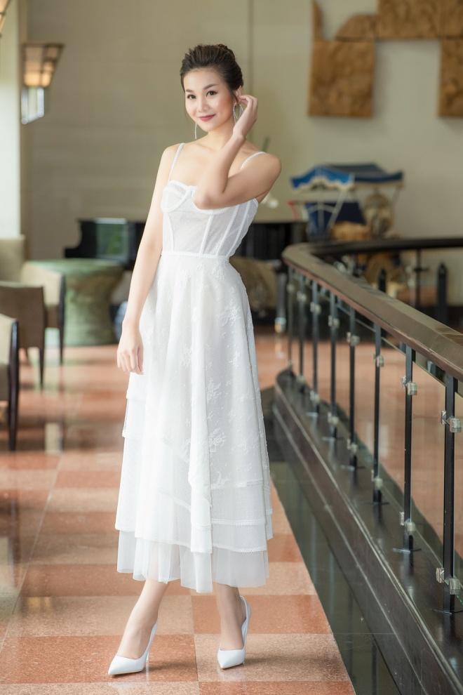 May quá, Phương Oanh tái xuất lại xinh tựa búp bê - Kỳ Duyên diện váy ngắn cũn sang chảnh như vedette-8