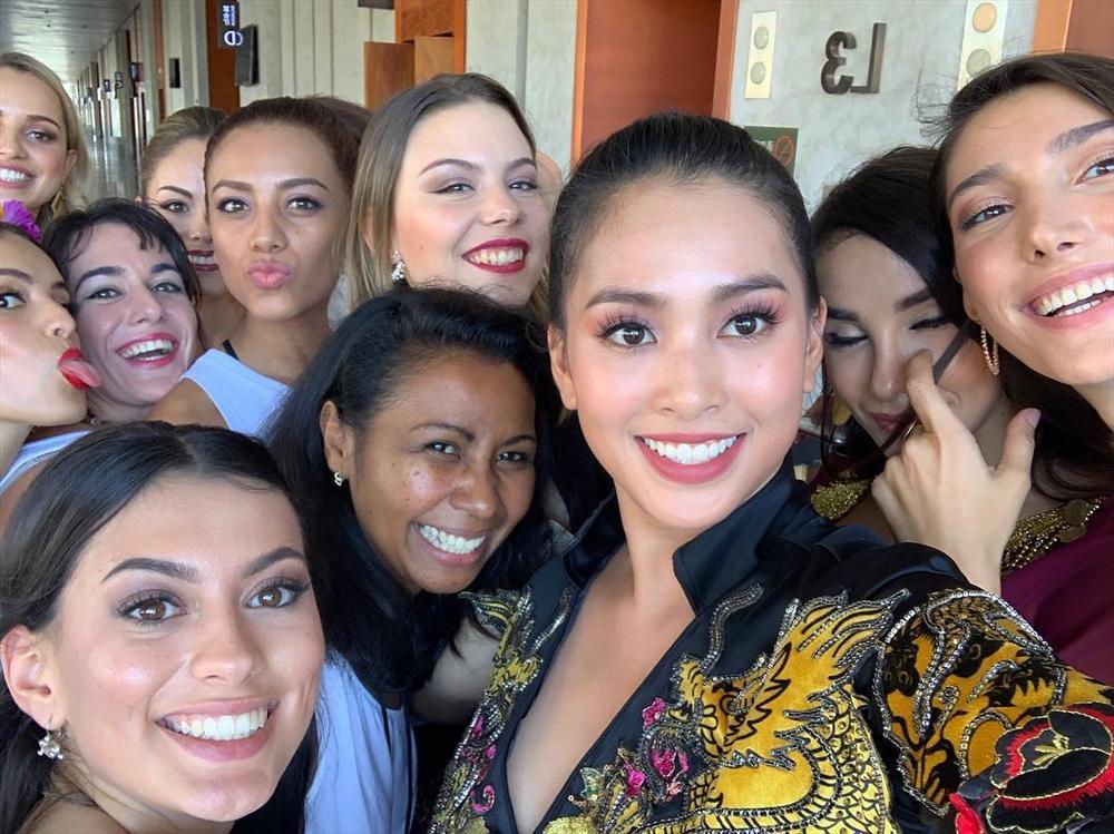 NGẠC NHIÊN CHƯA: Tiểu Vy nói tiếng Anh như gió thi hùng biện đối đầu tại Miss World 2018-7