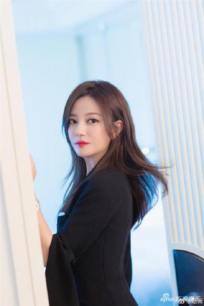 Ba mỹ nhân Hoàn Châu cách cách sớm thành danh, lao đao tuổi tứ tuần-4