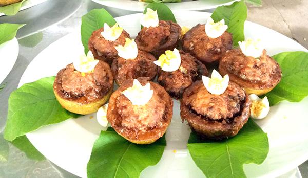 Ẩm thực miền Tây: Lạ miệng với ổi dồn thịt chiên giòn-1