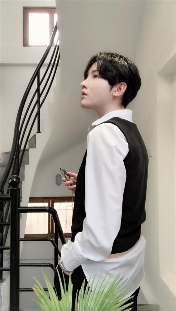 Đẹp trai như soái ca còn chuyên rải thính độc, cô gái 9X khiến fans nữ ngày nhớ đêm mong-16