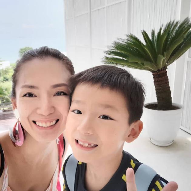 Tam đại mỹ nhân Singapore ngày ấy - bây giờ: Người vỡ nợ 8.000 tỷ đồng, kẻ biến mất khỏi làng giải trí-8