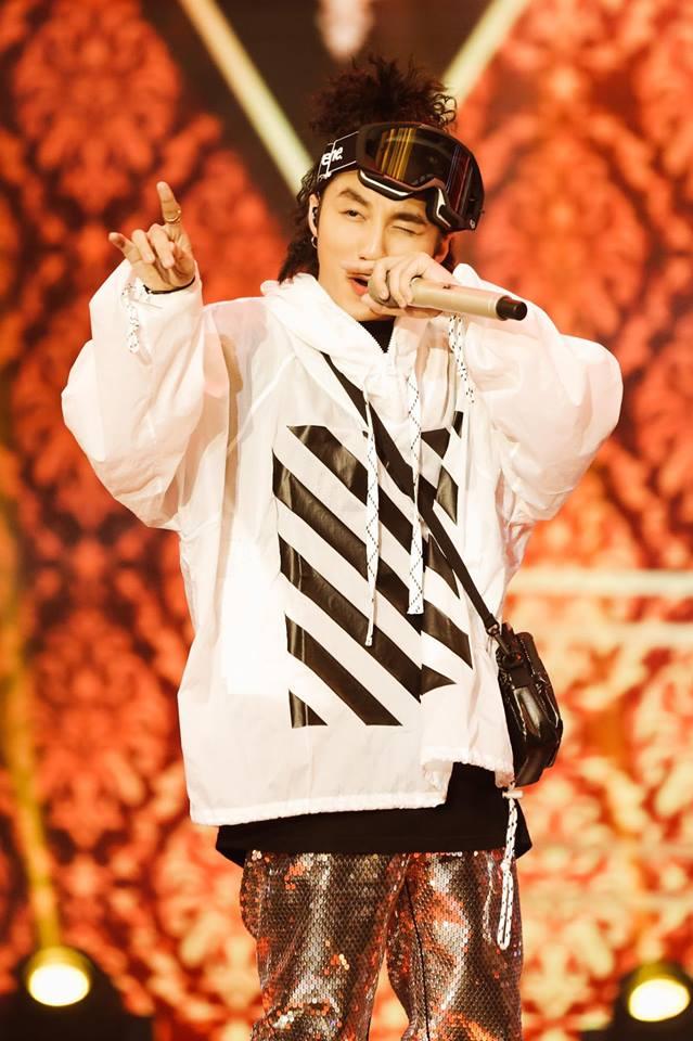 Đau đầu khi phải chọn phe, hát hay đong đầy cảm xúc hay hát giỏi ngập tràn kĩ thuật?-9