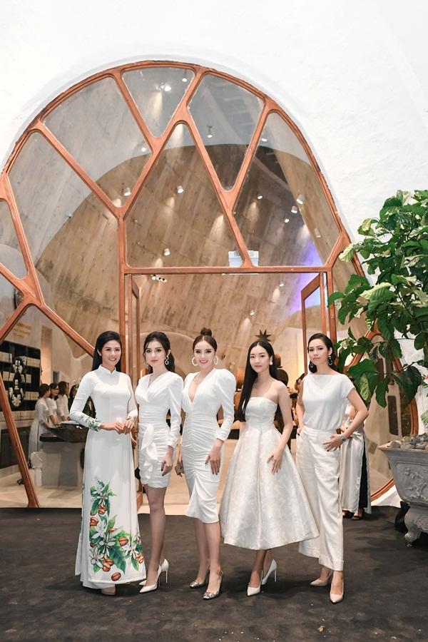 Dẹp mọi nghi ngờ bằng mặt không bằng lòng, Kỳ Duyên - Huyền My đăng ảnh thân thiết chị ngả em nâng-2