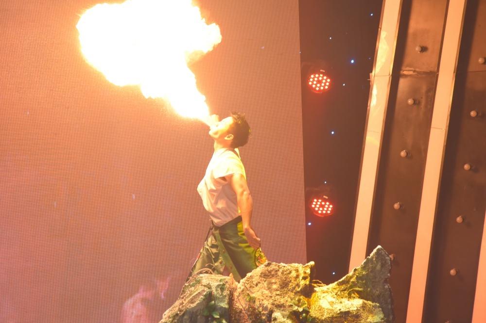 Việt Hương, MC Trác Thuý Miêu điêu đứng trước Nam vương đẹp trai biết thổi lửa-4