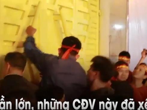 Fan ức chế, đập cửa sân Hàng Đẫy vì có vé nhưng không được vào