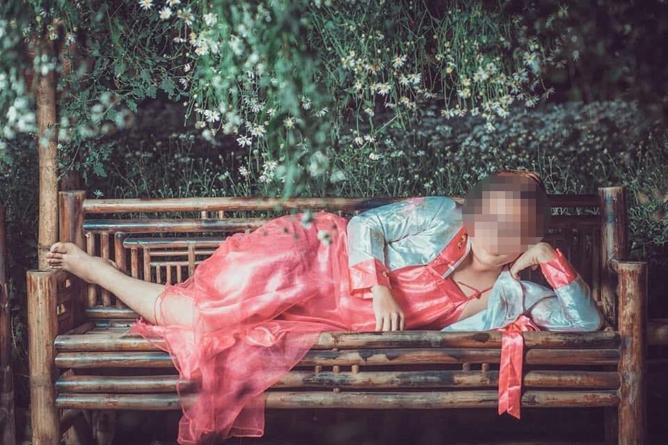 Sốc toàn tập trước loạt ảnh mặc váy liếm hoa của các chàng trai bên sắc trắng cúc họa mi-5