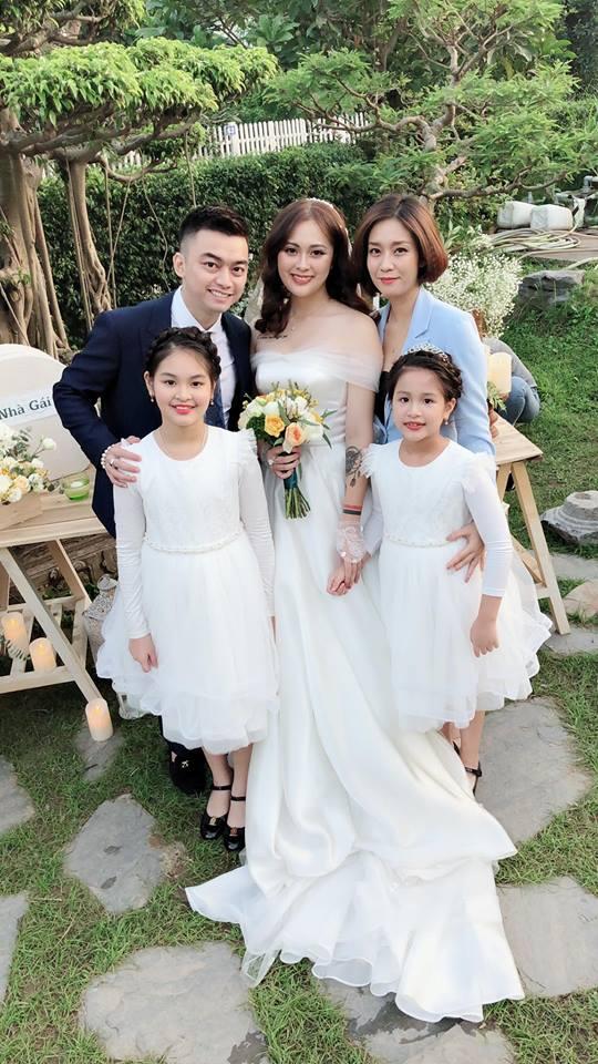 Vượt mặt anh là cơ trưởng điển trai, con gái út xinh đẹp của nghệ sĩ Hương Dung lấy chồng ở tuổi 24-1