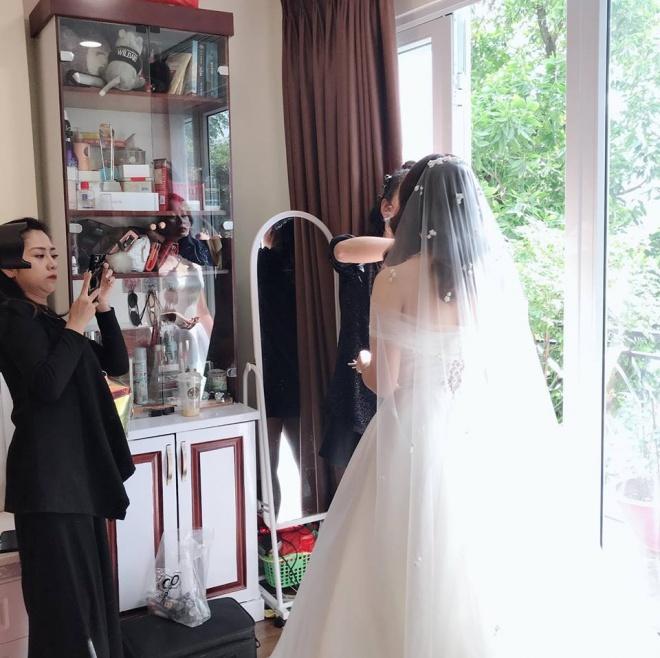 Vượt mặt anh là cơ trưởng điển trai, con gái út xinh đẹp của nghệ sĩ Hương Dung lấy chồng ở tuổi 24-9