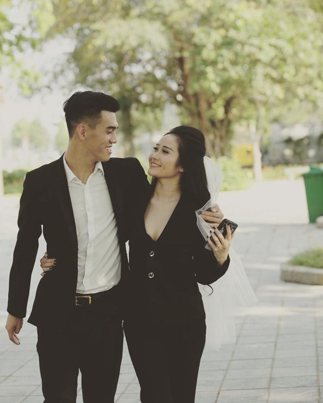 Hội bạn gái cầu thủ xinh đẹp đến sân Hàng Đẫy cổ vũ tuyển Việt Nam-2