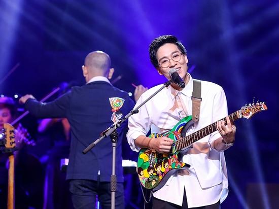 'Ngọt - In the Spotlight': Khi những chàng trai mộng mơ bước lên sân khấu lớn