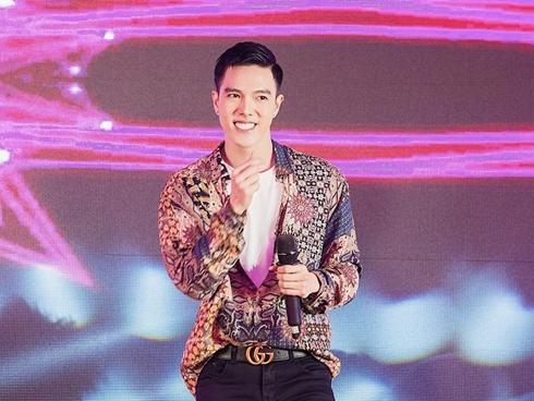 Hotboy Minh Châu chiêu đãi người hâm mộ món quà tinh thần quen thuộc nhân dịp đặc biệt