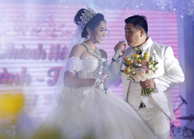 Hoa hậu Đặng Thu Thảo và chồng hát Bolero trong tiệc cưới ở Cần Thơ-9