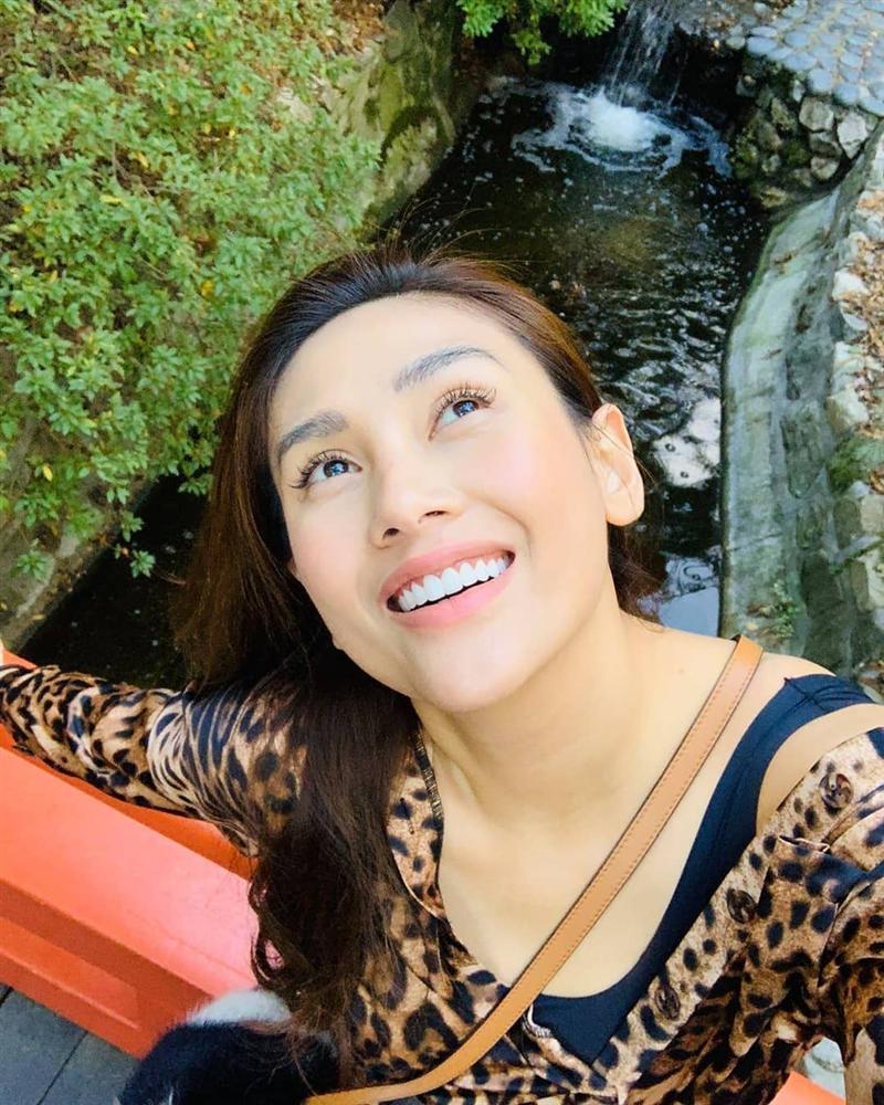 Hồ Ngọc Hà sánh đôi bên người tình Kim Lý điên đảo shoping mừng sinh nhật lần thứ 35-12