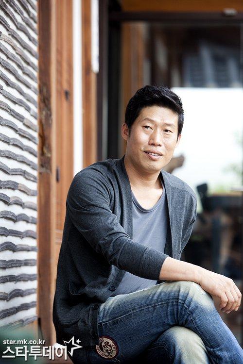 Lee Hyori khoe mặt mộc, xuất hiện sau nhiều tháng trời lặn mất tăm-7