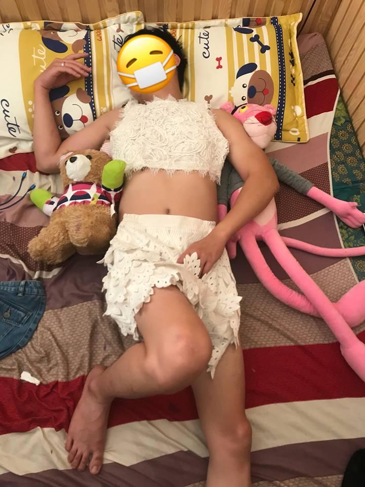 Dằn mặt chồng suốt ngày say xỉn, vợ mặc hết váy vóc gợi cảm lên người chồng-1