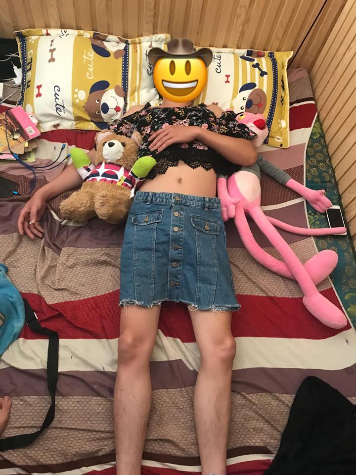 Dằn mặt chồng suốt ngày say xỉn, vợ mặc hết váy vóc gợi cảm lên người chồng-5