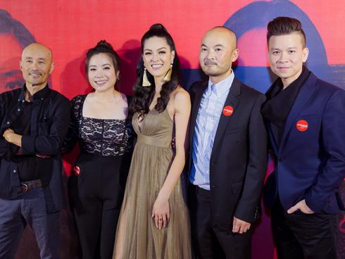 'Phụ nữ Việt là bác sĩ, kỹ sư nhưng sang Mỹ làm nghề rất thấp kém'