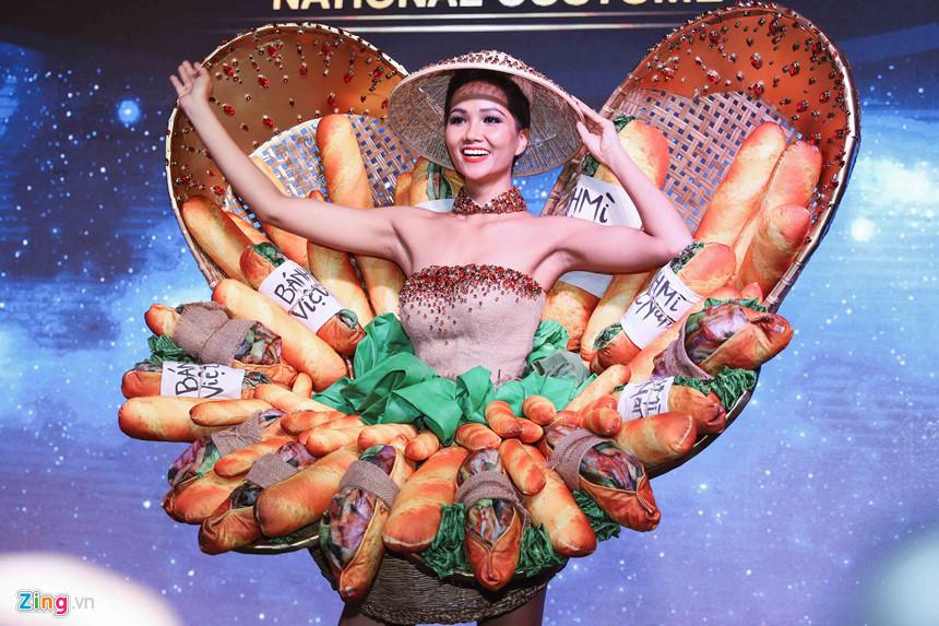 Trang phục dân tộc bánh mì của HHen Niê có xứng đại diện Việt Nam?-1