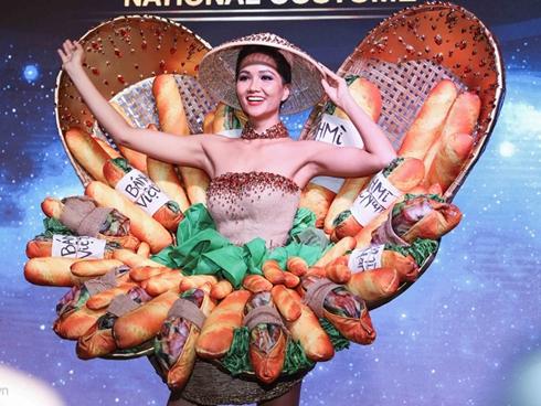 Trang phục dân tộc bánh mì của H'Hen Niê có xứng đại diện Việt Nam?